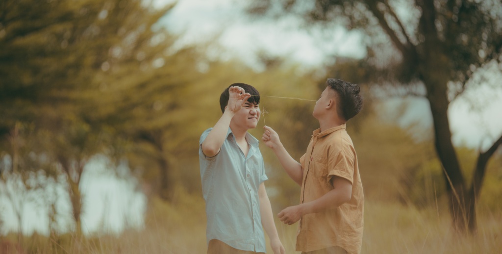 bo anh tinh mua thu lang man cua cap dong tinh nam 9x yeu nhau suot hai nam