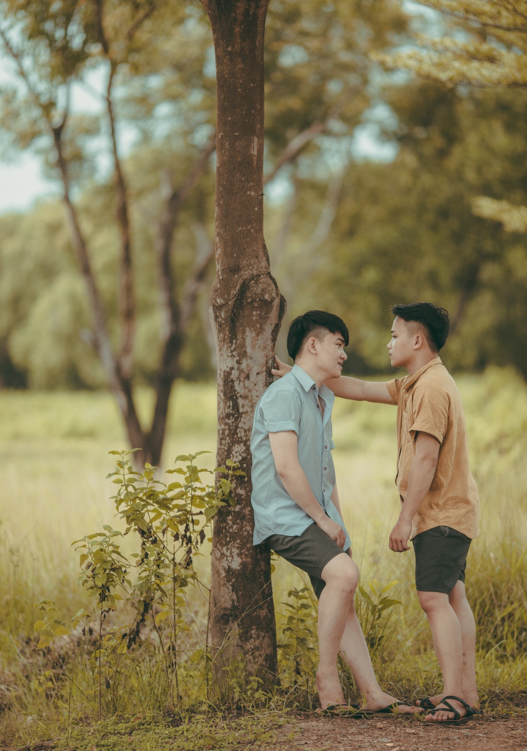 bo anh tinh mua thu lang man cua cap dong tinh nam 9x yeu nhau suot hai nam