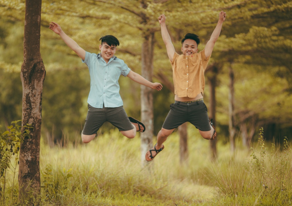 bo anh tinh mua thu lang man cua cap dong tinh nam 9x yeu nhau suot hai nam