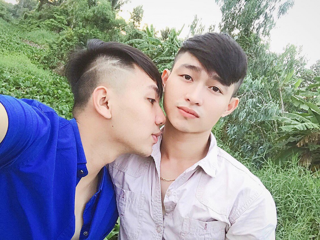chuyen tinh cua cap dong tinh nam 9x vuot 500km de gap nhau hai tieng cho thoa noi nho