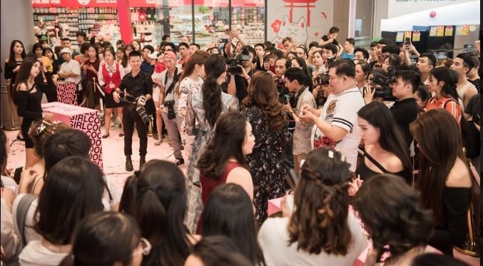 Hồ Ngọc Hà tình tứ bên bạn trai Kim Lý sau khi xác nhận làm giám khảo chương trình Asia 's Next Top Model ho ngoc ha tinh tu ben ban trai kim ly sau khi xac nhan lam giam khao chuong trinh asia s next top model