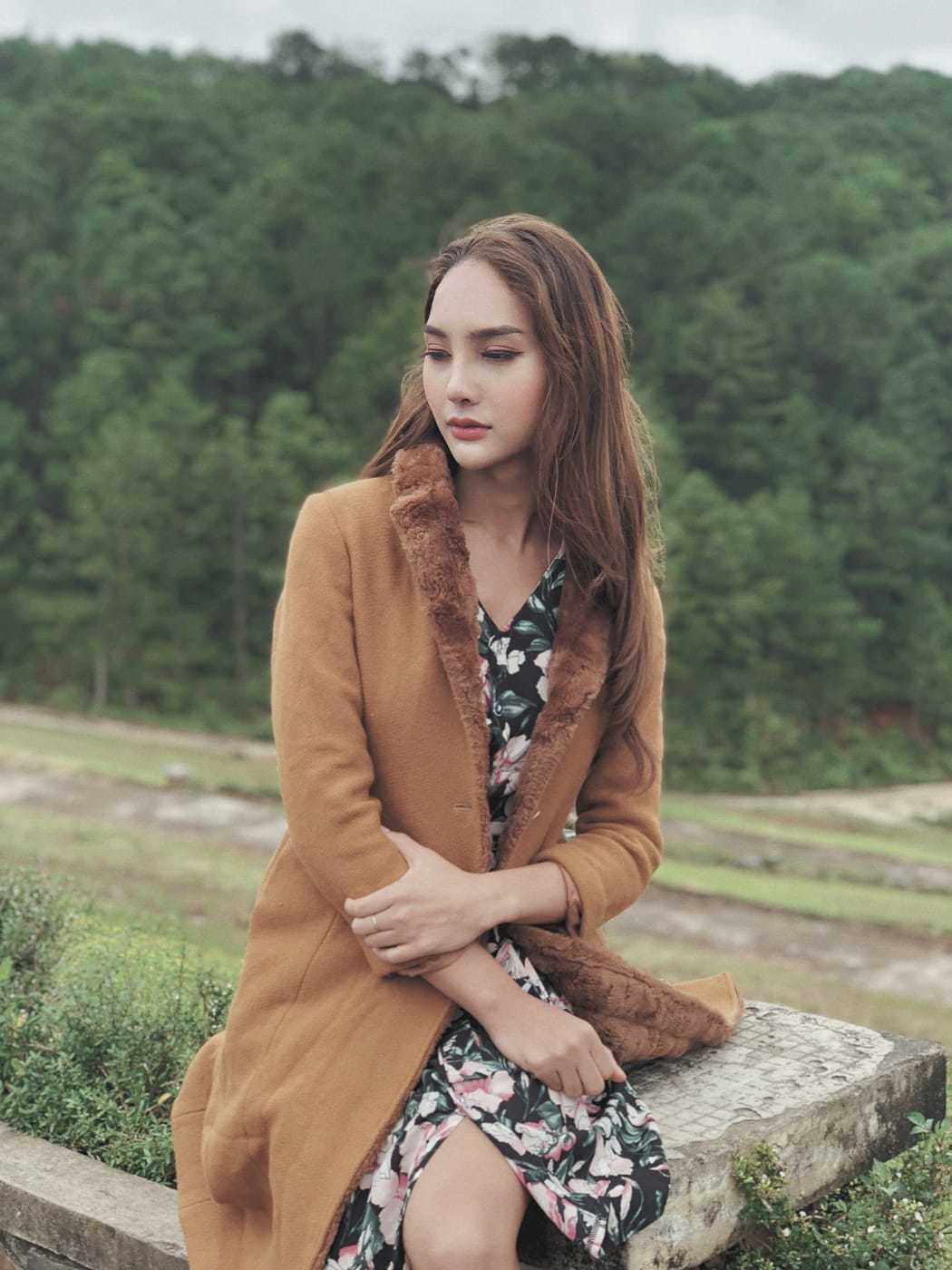 su that bat ngo phia sau than hinh nong bong cua hot girl tay ninh