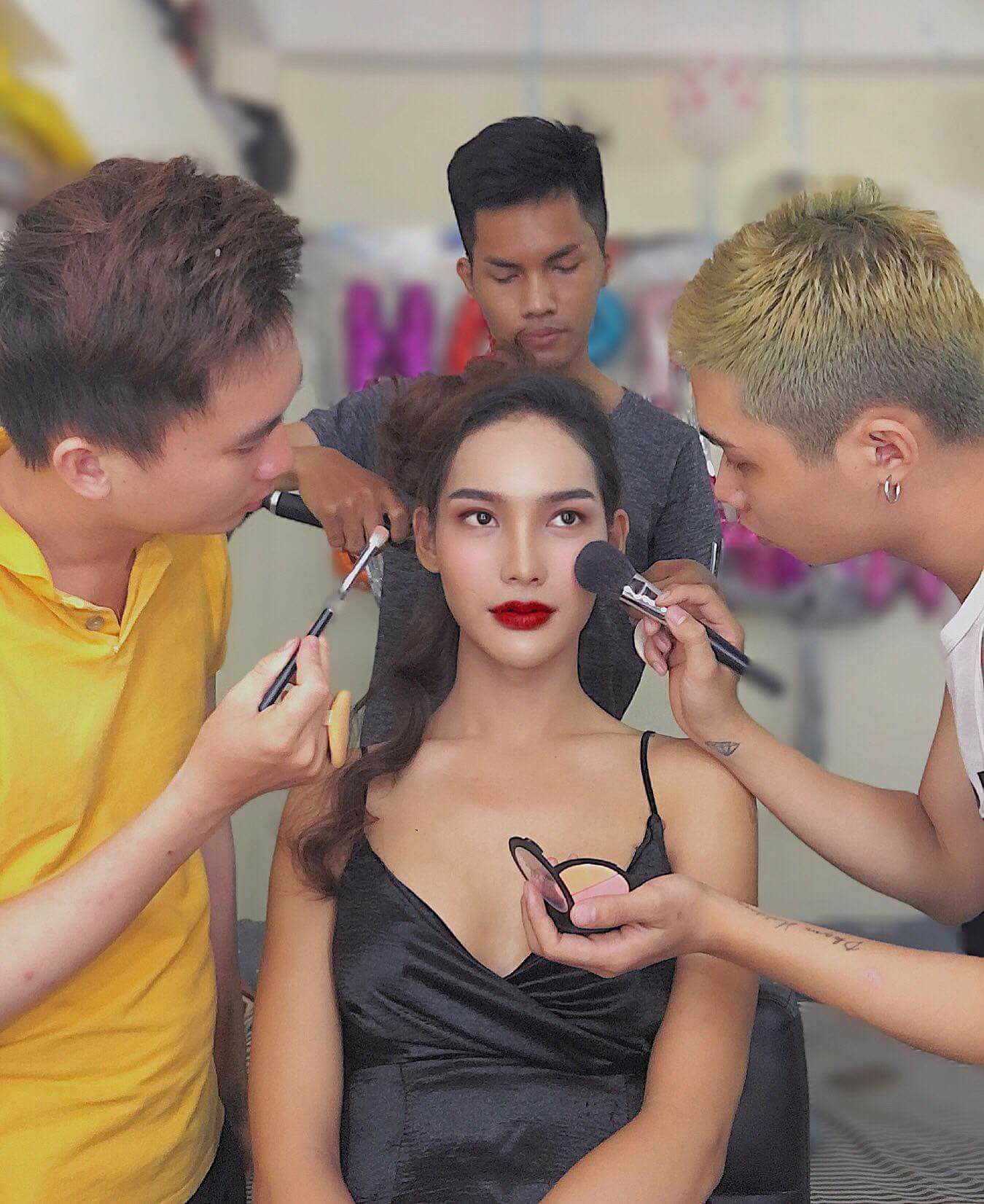 su that bat ngo phia sau than hinh nong bong cua hot girl tay ninh