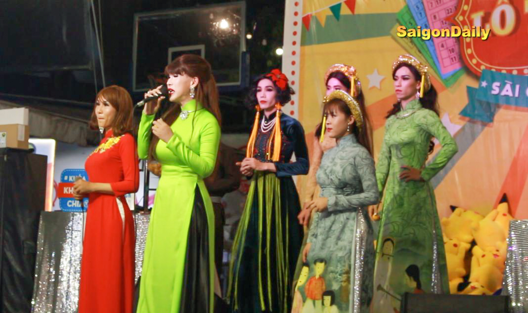 ca si chuyen gioi bb phung mong khan gia mo long don nhan lo to