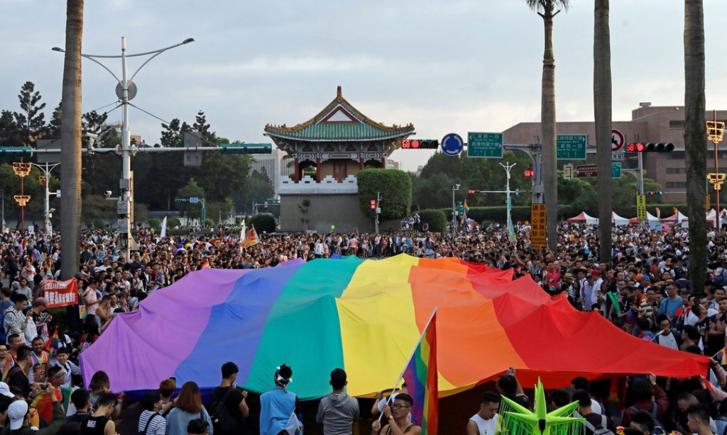 hon 80000 nguoi tham du gay pride 2018 tai dai loan