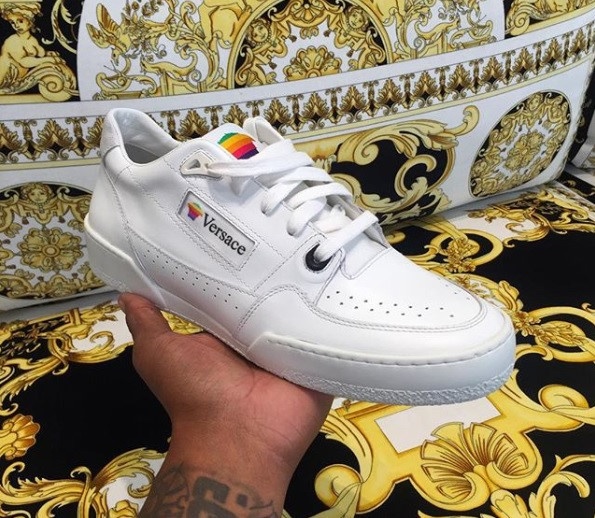 apple sap ra mat giay sneaker cho cong dong lgbt