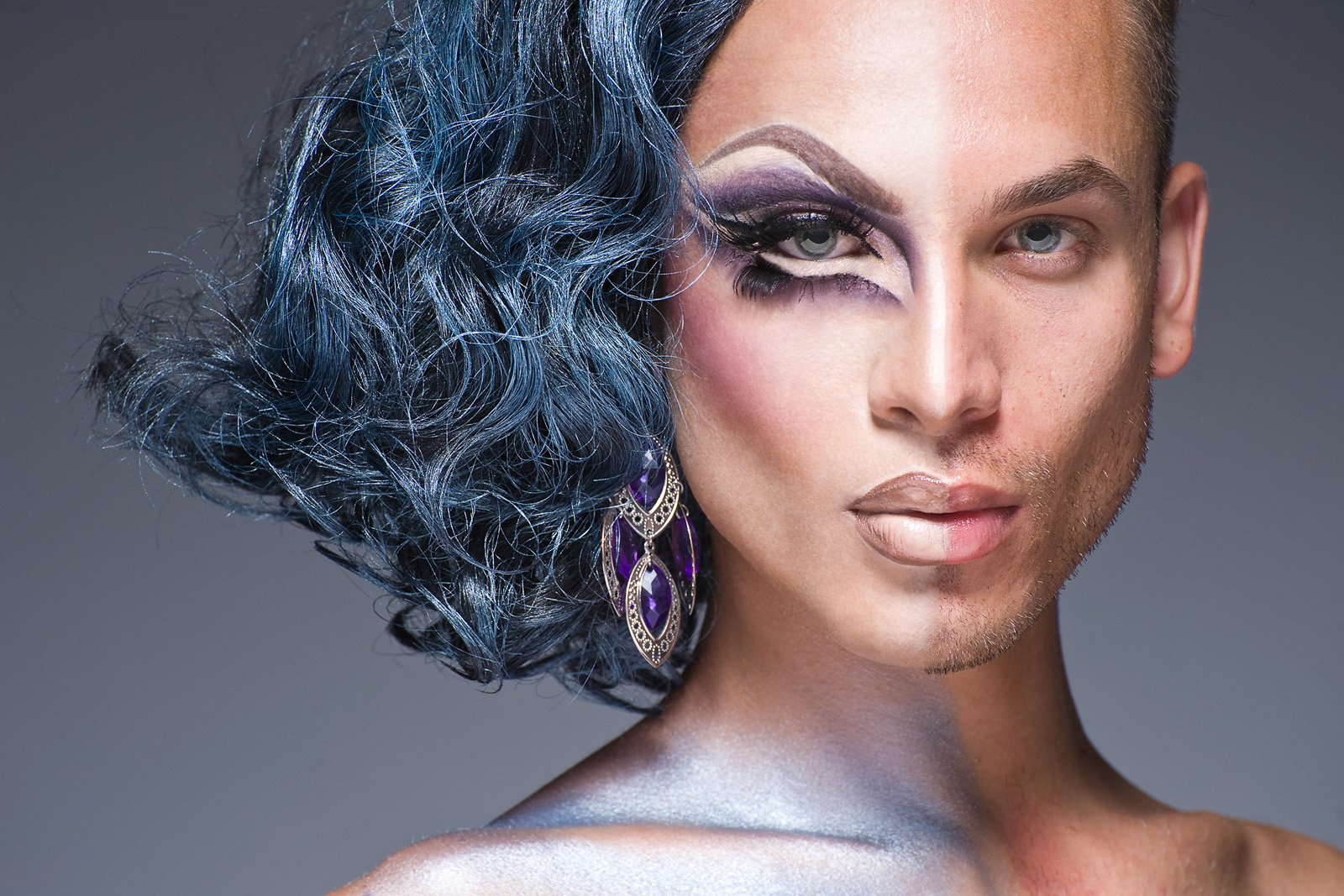 bat ngo voi ve dien trai cua 7 nghe si drag queen noi tieng