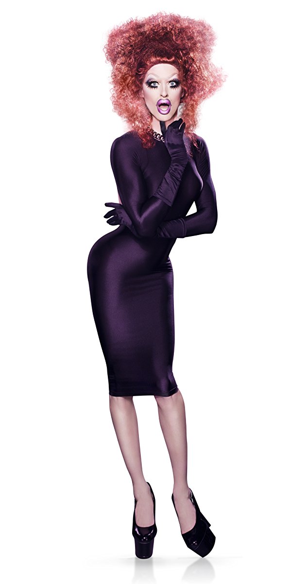 bat ngo voi ve dien trai cua 7 nghe si drag queen noi tieng