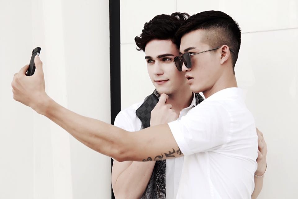 chuyen tinh cua chang trai viet va ban trai nguoi my me rat thich noi chuyen voi nguoi yeu cua con