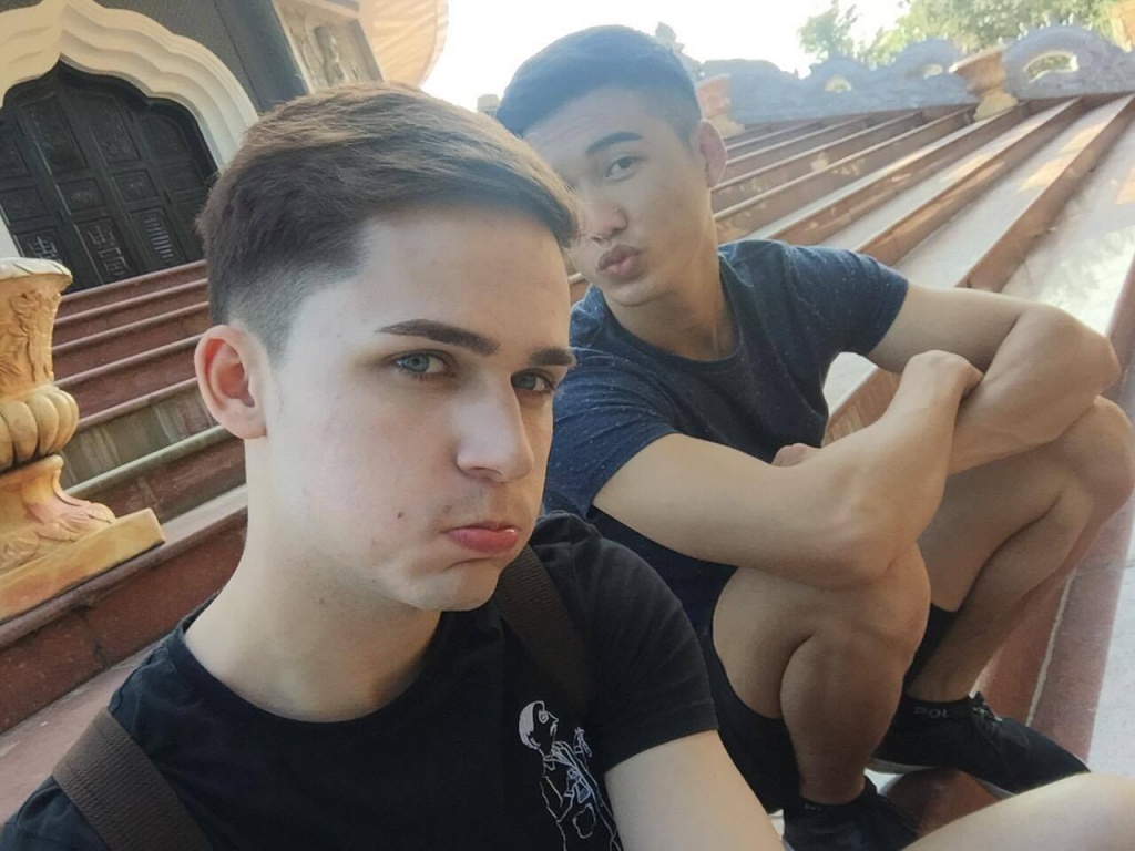 chuyen tinh cua chang trai viet va ban trai nguoi my me rat thich noi chuyen voi nguoi yeu cua con