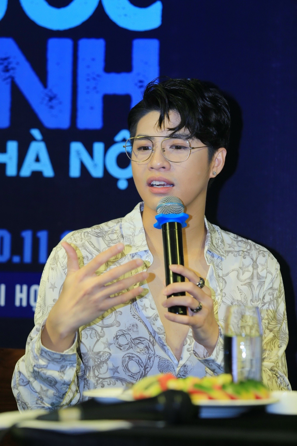 noo phuoc thinh lam liveshow phat 20000 ve mien phi tri an khan gia tai ha noi