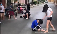 vu clip hai thieu nu bi danh da man do mau thuan dong tinh