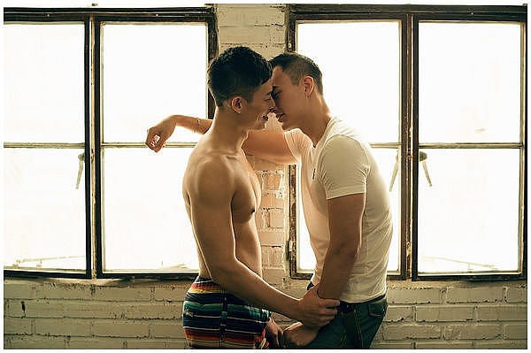 bo anh cuoi boi vi yeu voi chuyen tinh 10 nam ca cap dong tinh dien trai