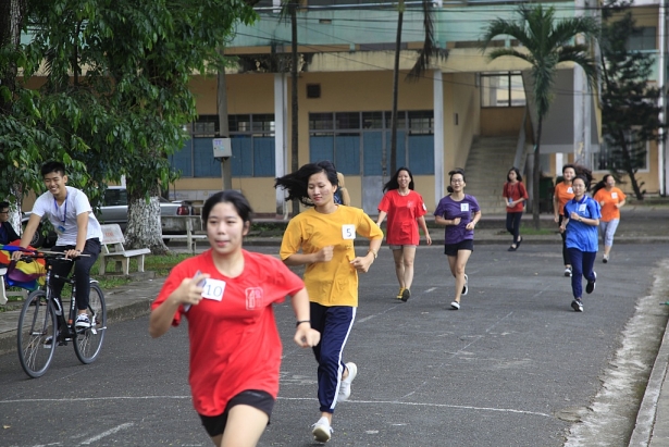Sinh viên nhiều trường đại học tham gia chạy bộ nhằm ủng hộ cho hôn nhân bình đẳng sinh vien nhieu truong dai hoc tham gia chay bo nham ung ho cho hon nhan binh dang gioi