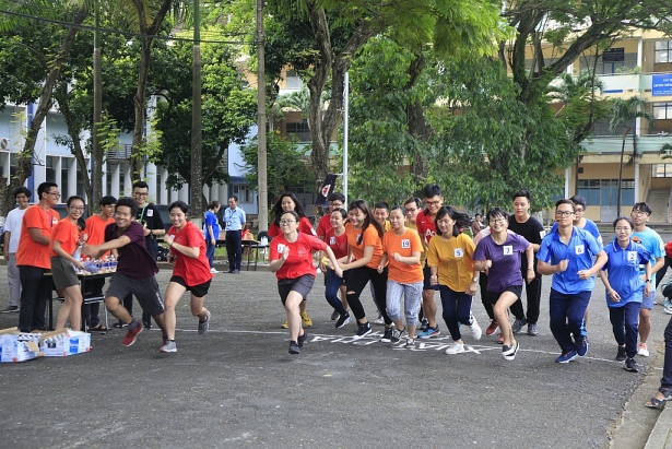 Sinh viên nhiều trường đại học tham gia chạy bộ nhằm ủng hộ cho hôn nhân bình đẳng sinh vien nhieu truong dai hoc tham gia chay bo nham ung ho cho hon nhan binh dang gioi