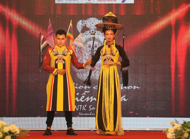 hoa khoi chuyen gioi 2018 thong diep hivaids voi nguoi trong cong dong lgbt