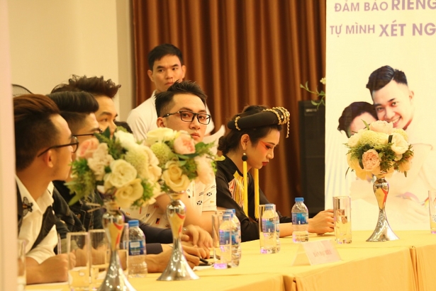 hoa khoi chuyen gioi 2018 thong diep hivaids voi nguoi trong cong dong lgbt