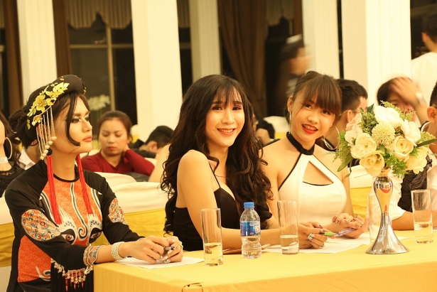 hoa khoi chuyen gioi 2018 thong diep hivaids voi nguoi trong cong dong lgbt
