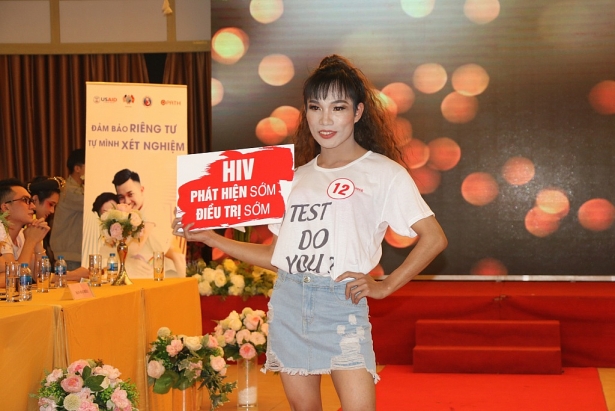 hoa khoi chuyen gioi 2018 thong diep hivaids voi nguoi trong cong dong lgbt