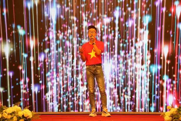 hoa khoi chuyen gioi 2018 thong diep hivaids voi nguoi trong cong dong lgbt