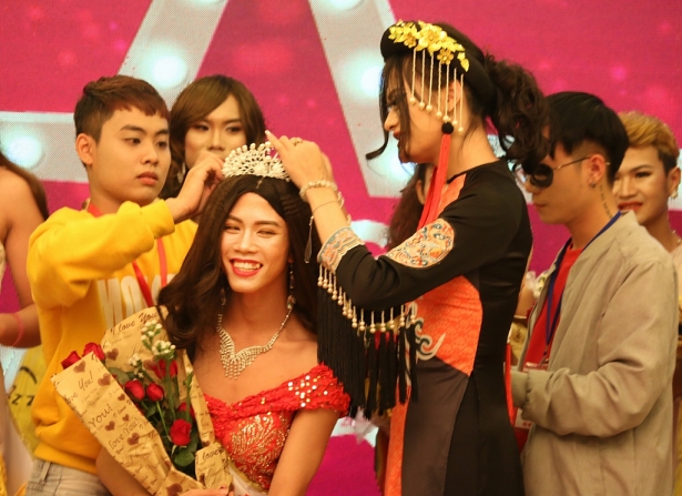 Hoa khôi Chuyển giới 2018 - thông điệp HIV/AIDS với người trong cộng đồng LGBT hoa khoi chuyen gioi 2018 thong diep hivaids voi nguoi trong cong dong lgbt