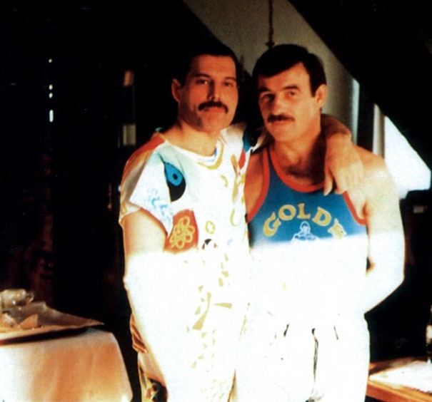anh hiem hoi ben nguoi yeu dong gioi cua ca si rock huyen thoai freddie mercury tiet lo bi mat khong ngo
