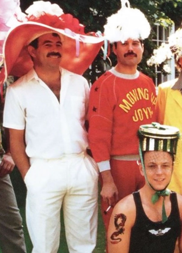 anh hiem hoi ben nguoi yeu dong gioi cua ca si rock huyen thoai freddie mercury tiet lo bi mat khong ngo