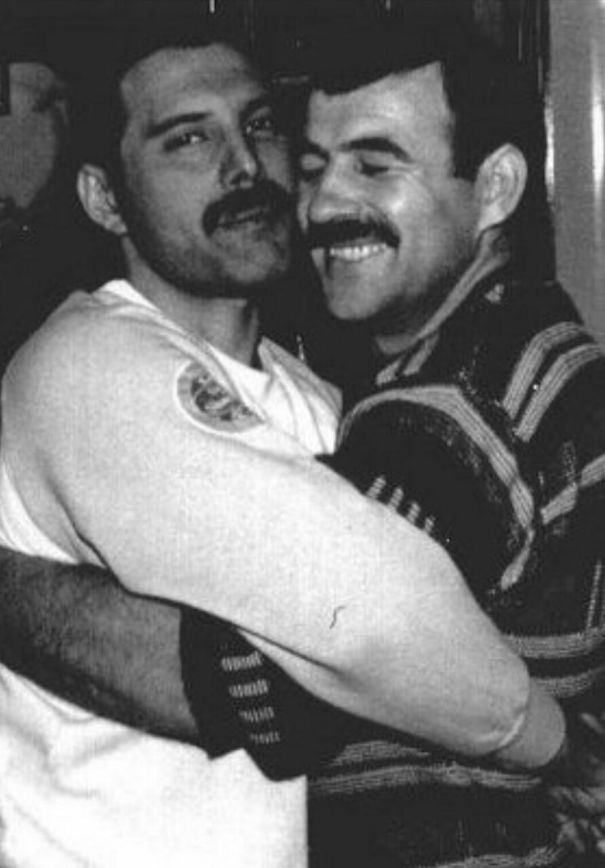 anh hiem hoi ben nguoi yeu dong gioi cua ca si rock huyen thoai freddie mercury tiet lo bi mat khong ngo