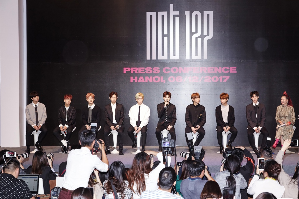 fan viet cuong nhiet ho het khi nct 127 nhom nhac vua gianh giai mama 2017 den viet nam