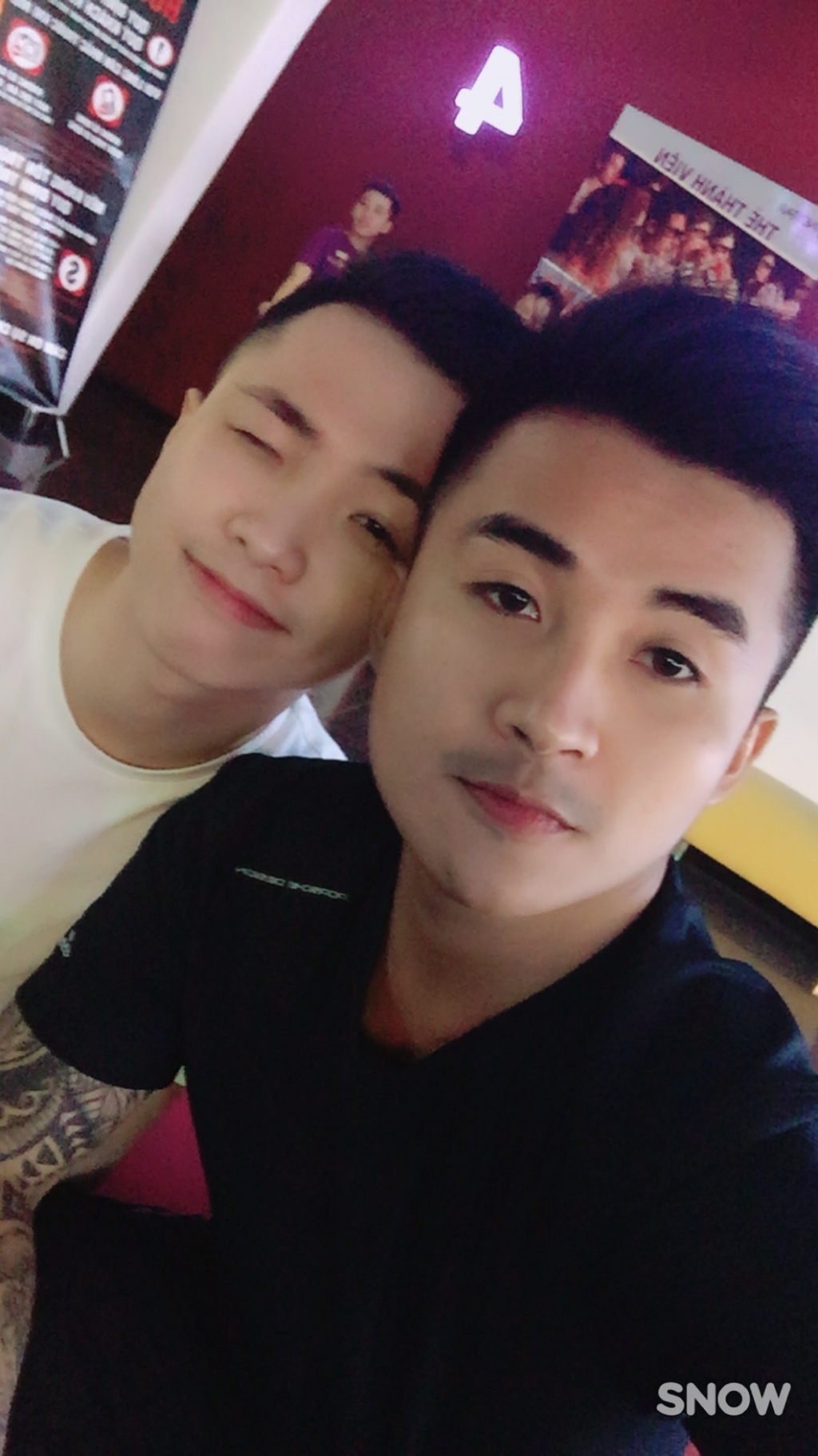 chuyen tinh cong so dep cua cap doi nam dong tinh dien trai yeu nhau tu nhan nham nguoi