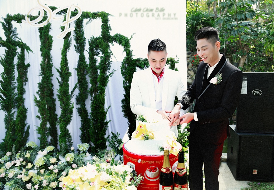chuyen tinh ngot ngao 7 nam cua cap dong tinh nam voi dam cuoi dep gay sot mang xa hoi