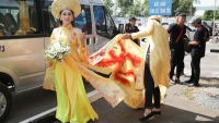 vo chong ca si lam khanh chi hanh phuc trong bo anh gia dinh