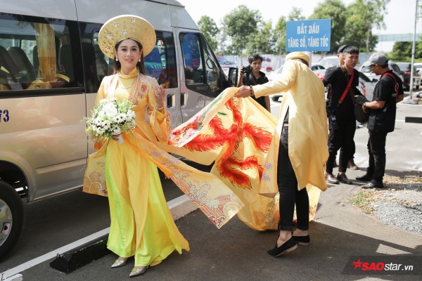 lam khanh chi dien ao dai long phung cung ong xa lam le vai gia tien