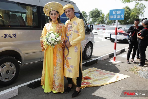 lam khanh chi dien ao dai long phung cung ong xa lam le vai gia tien