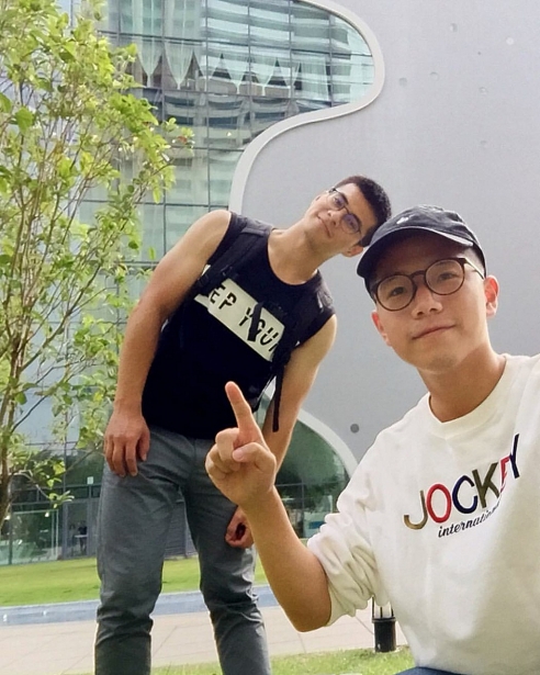 cap dong tinh dien trai dang gay sot mang xa hoi voi bo anh cuc de thuong