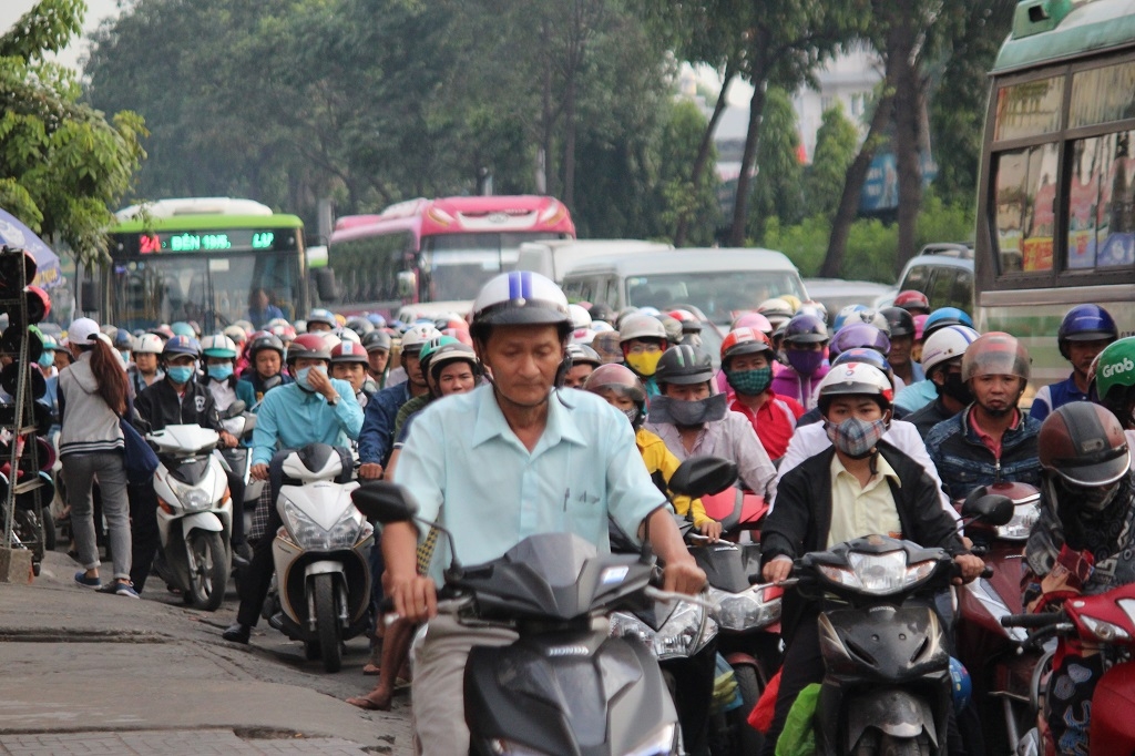 Đường Sài Gòn kẹt cứng ngày đầu đi làm sau kì nghỉ Tết duong sai gon ket cung ngay dau di lam sau ki nghi tet