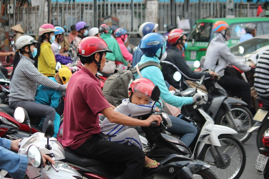 duong sai gon ket cung ngay dau di lam sau ki nghi tet