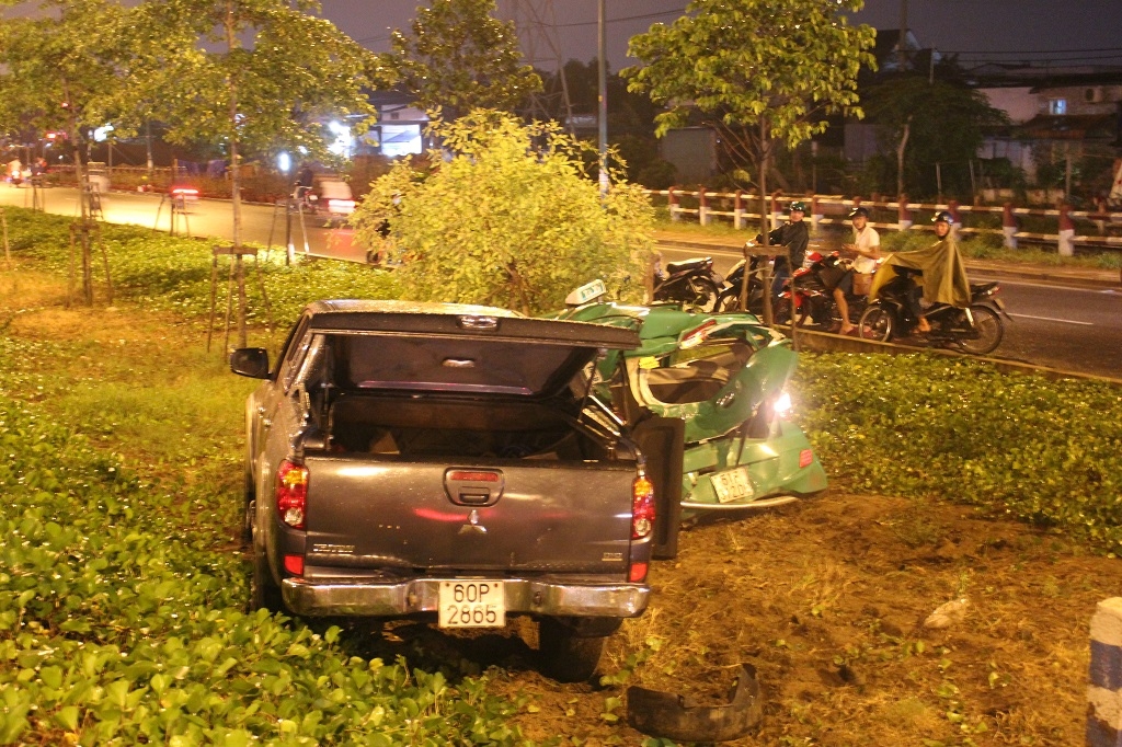 tp hcm tai nan kinh hoang 5 nguoi may man thoat chet