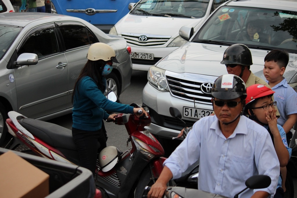 tp hcm bien nguoi va xe un u tren duong xo viet nghe tinh
