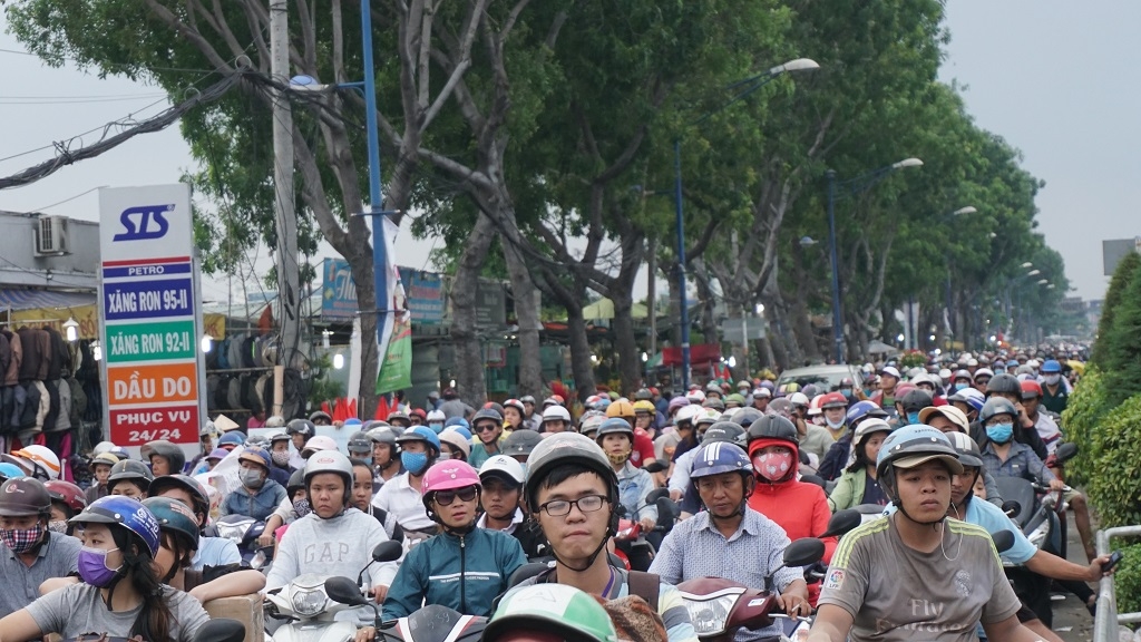 Người dân ùn ùn về quê, đường Sài Gòn kẹt xe kinh hoàng nguoi dan un un ve que duong sai gon ket xe kinh hoang