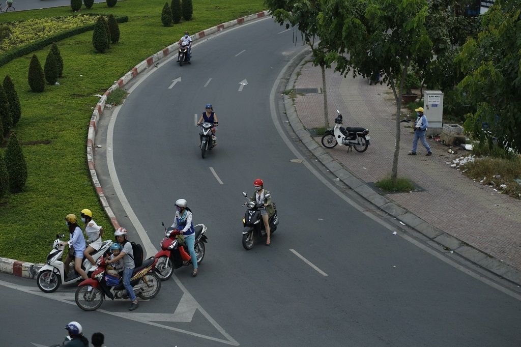 Người dân ùn ùn về quê, đường Sài Gòn kẹt xe kinh hoàng nguoi dan un un ve que duong sai gon ket xe kinh hoang