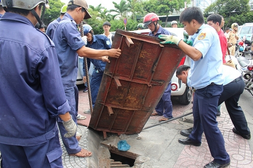 lanh dao quan 1 xuong duong quyet liet gianh lai via he cho nguoi di bo