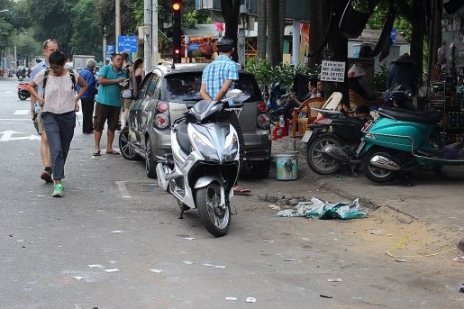 nhieu xe cong van pham loi du quan 1 ra suc gianh lai via he