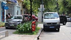 Sau những ngày ra quân: Vỉa hè, lòng đường quận 1 lại đầy xe dừng, đỗ tràn lan