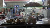 nhom thanh nien cam ma tau gay roi o quan kem