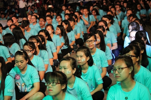 ai phuong issac va hang nghin ban tre tat den huong ung gio trai dat 2017