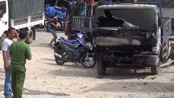 TP HCM: Đống rác phát hỏa, một xe tải và ba nhà dân bị cháy lan