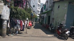 Nghi vợ có nhân tình, chồng dùng rìu chém vợ rồi tự thiêu