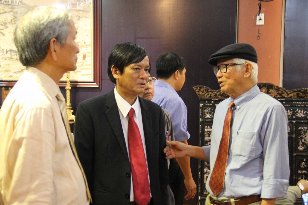 man nhan ngam nhung co vat vang son thoi nguyen