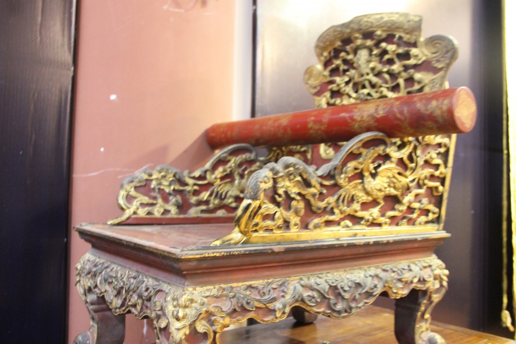 man nhan ngam nhung co vat vang son thoi nguyen